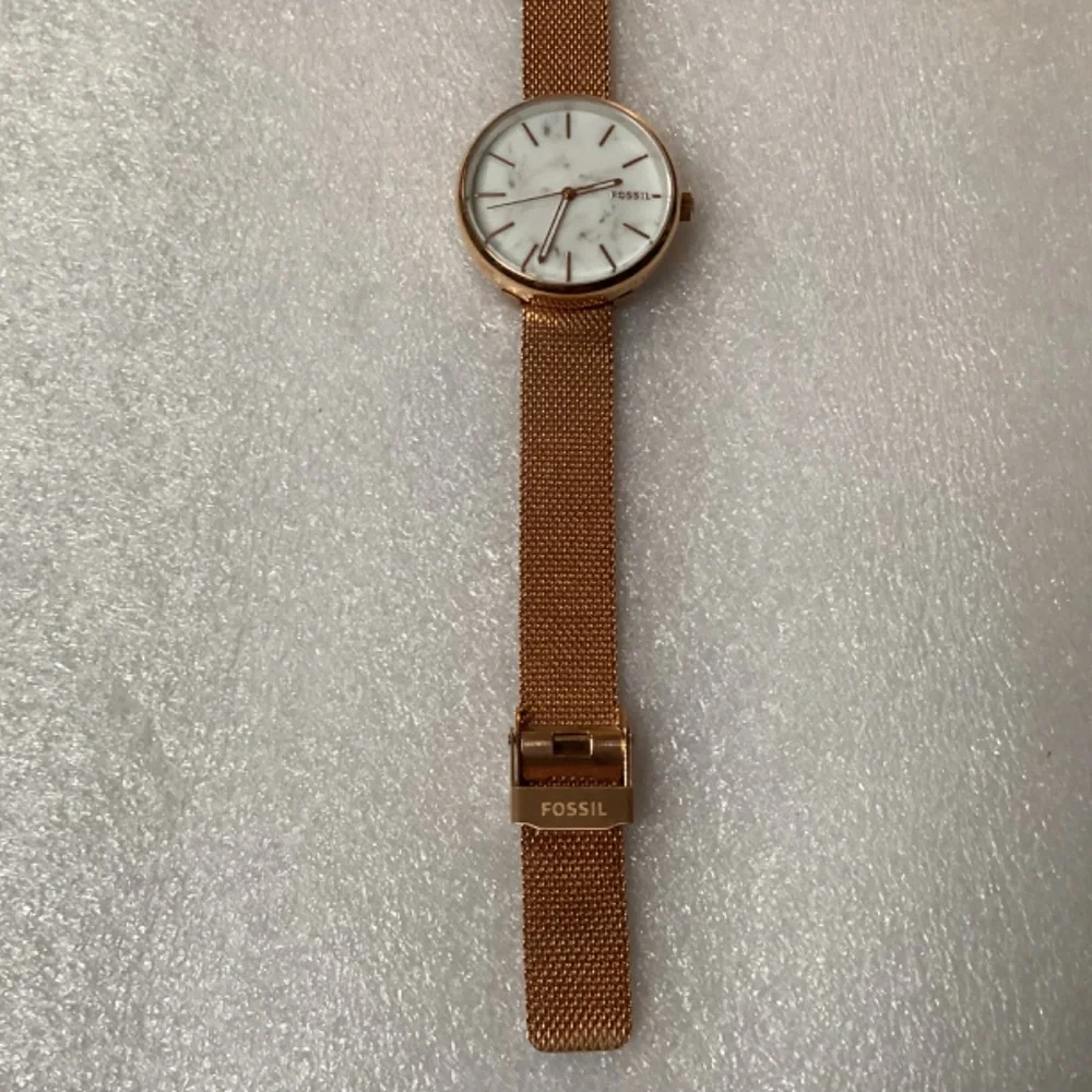 Fossil Hutton Three-Hand Rose Gold-tone Women’s Watch (BQ3491)